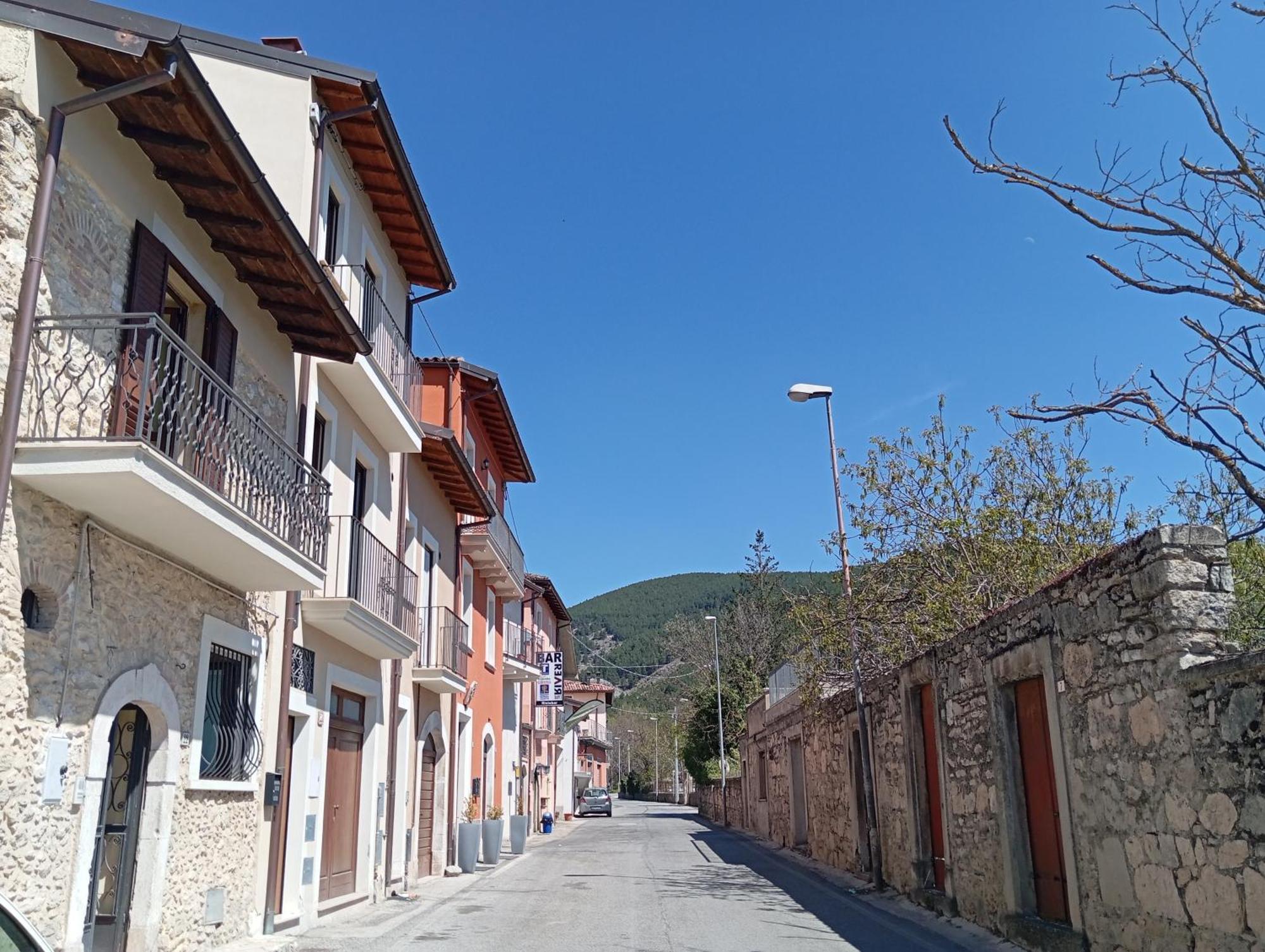 La Casa Di B Villa Paganica Exteriör bild