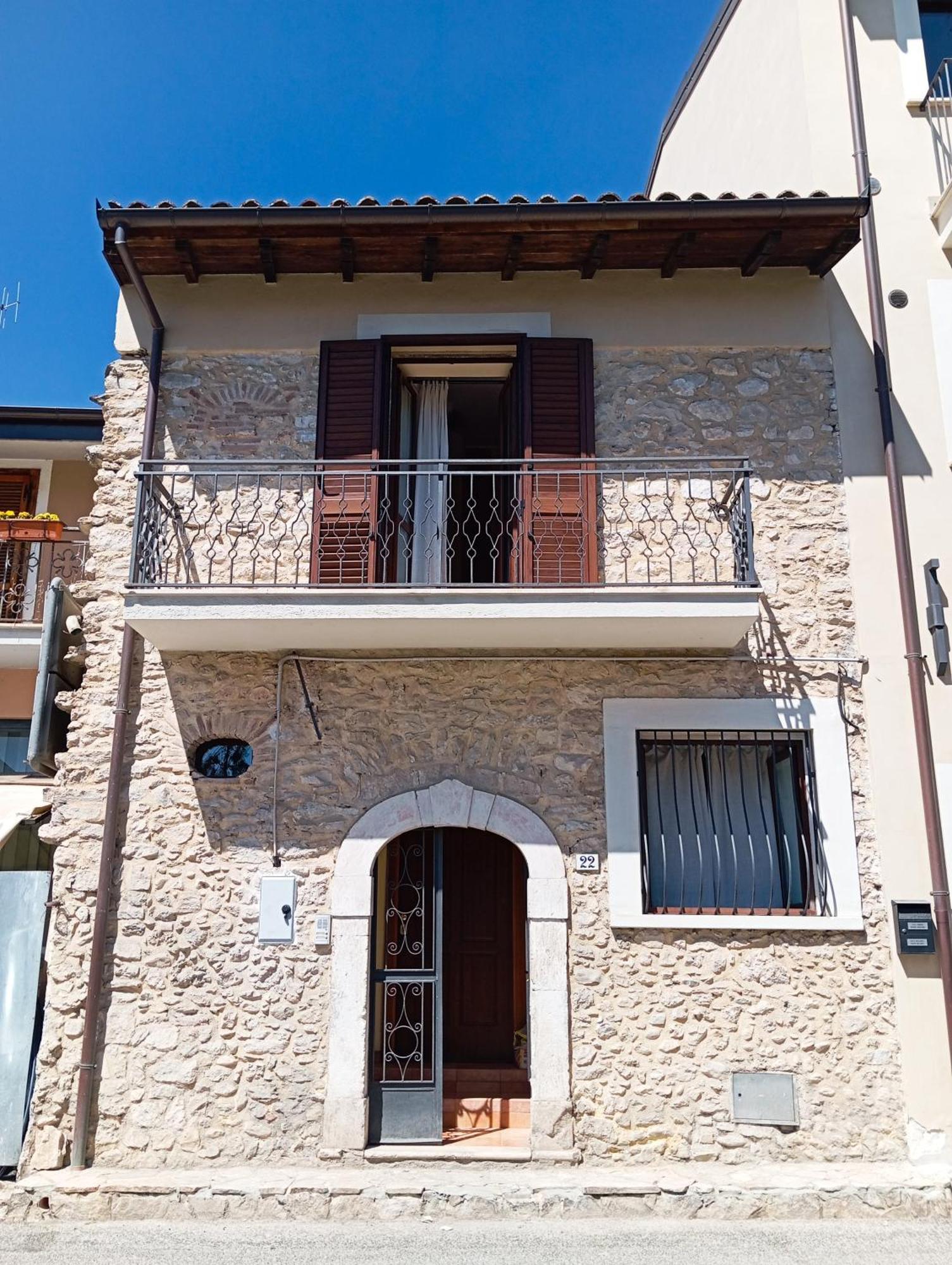 La Casa Di B Villa Paganica Exteriör bild